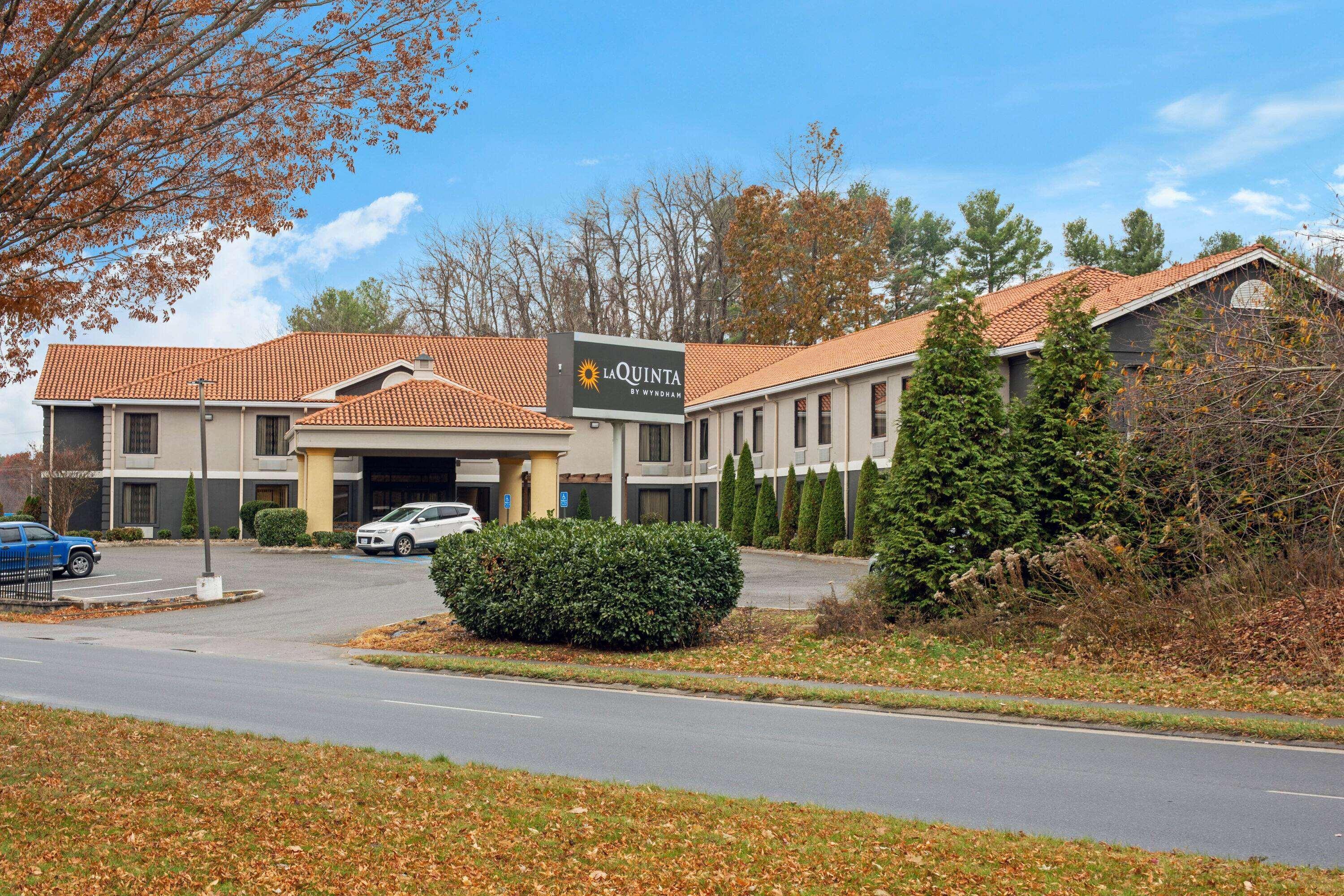 La Quinta Inn By Wyndham Radford Exterior foto